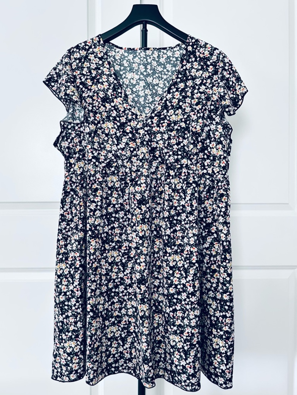 Women’s SHEIN Sleeveless Black Base Floral V-Neck Dress Size 1XL